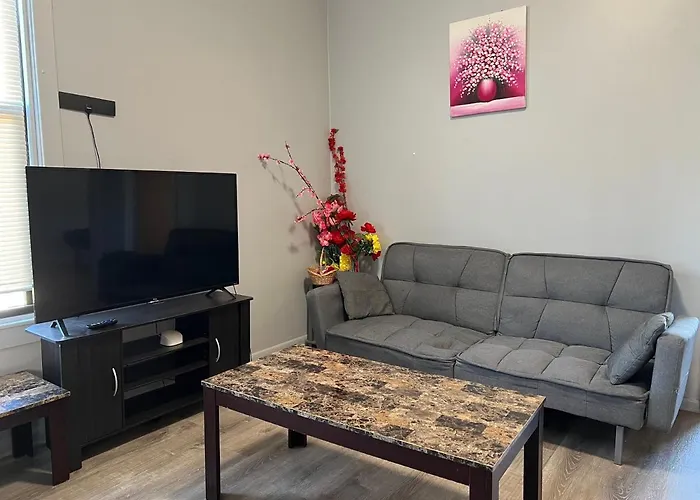 Pet friendly Ethan 3 Rooms Chicago