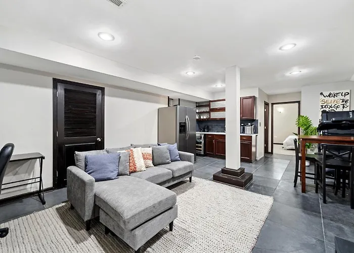 Lavish Near Lake Downtown & Sox #G Chicago