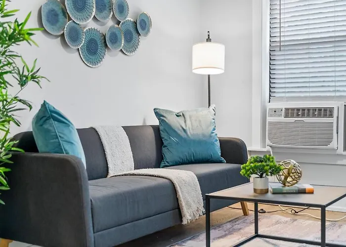 Charming 1-Bedroom Apt With A Homey Feel - Brompton 58-60 Rep Chicago
