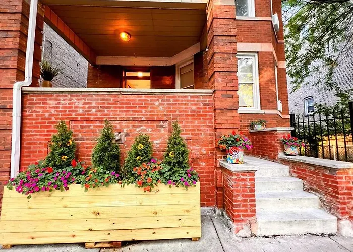 Modern Vintage 2Br Walkable To Dining & Lakefront