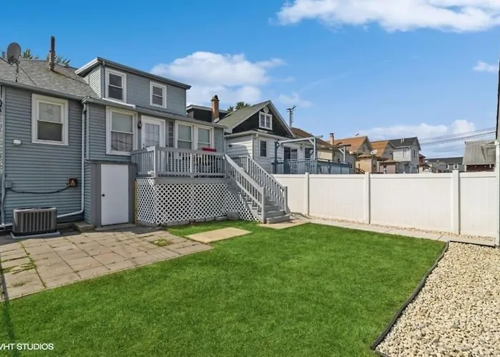 2 Bed / 1 Bath Near O'Hare