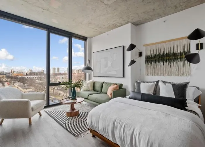 Brand New Luxe Convertible Studio/Downtown Views Chicago