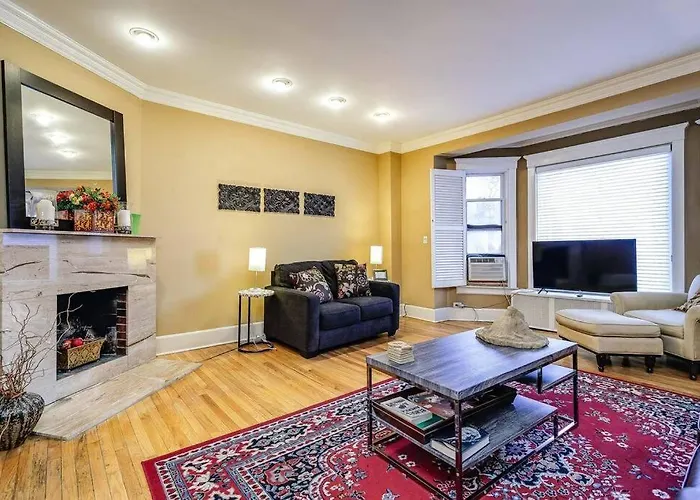 Brownstone In Gold Coast - Downtown