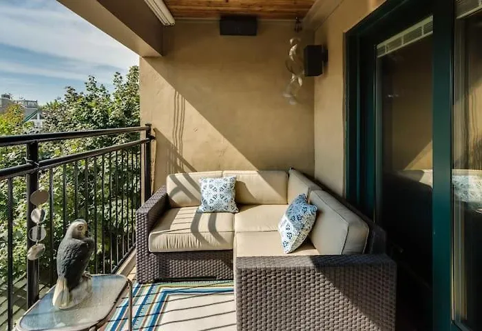 Upscale Penthouse Private Balcony