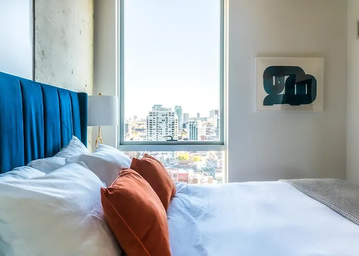 1Br Spacious Luxury Suite With Balcony, Wi-Fi & Paid In And Out Parking Chicago
