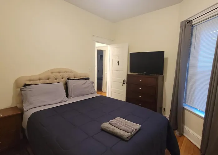 Chateau De Woodlawn - Peaceful 3 Bedroom Apartment.