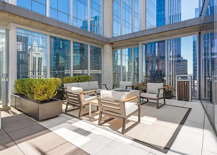 Linea Luxury Living With Indoor Pool And Rooftop Views In The Loop