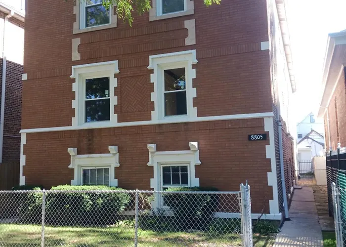 South Chicago Community Immersion In 2 Bedroom Apartment