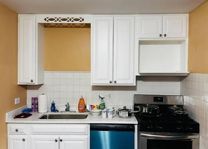 Convenient Stay Near Chicago Ohare Airport With King Beds And Coffee