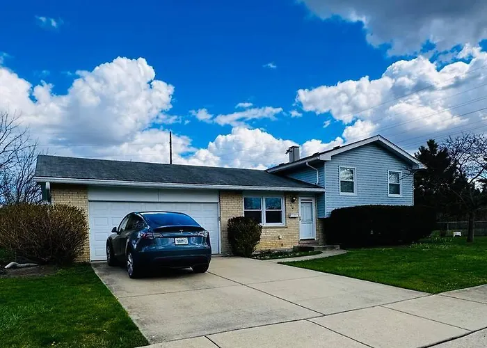 Convenient Stay Near Chicago Ohare Airport With King Beds And Coffee