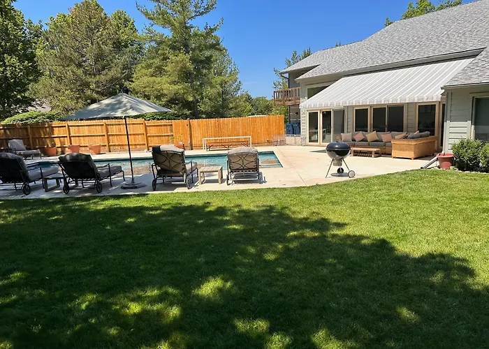 101 E Lakefront Drive