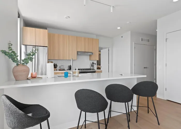 Foundry Unmatched Skyline Views At Lincoln Park
