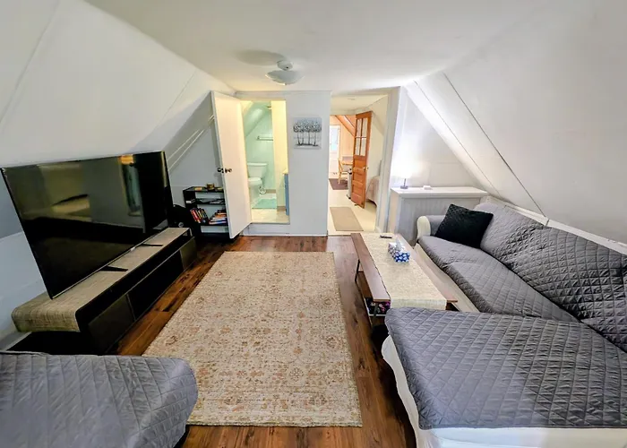 Appartement The Avondale Attic à Chicago acceptant les animaux