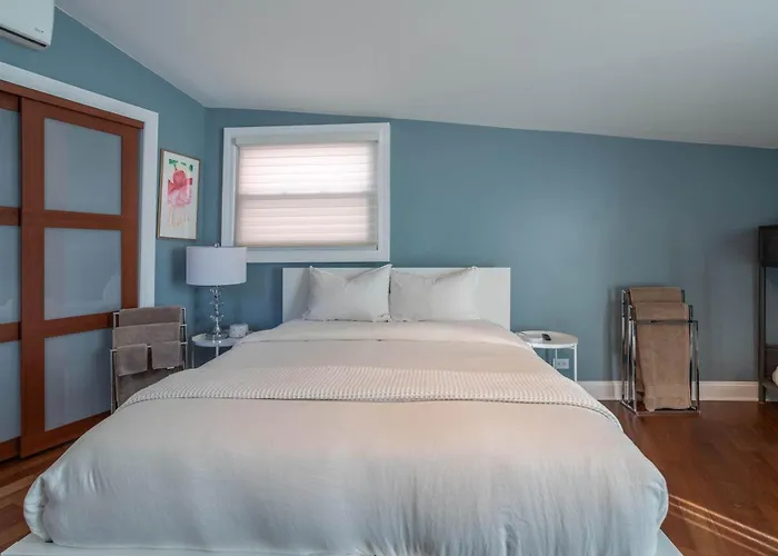 3-Story Townhome Free Parking Private Patio Washer-Dryer