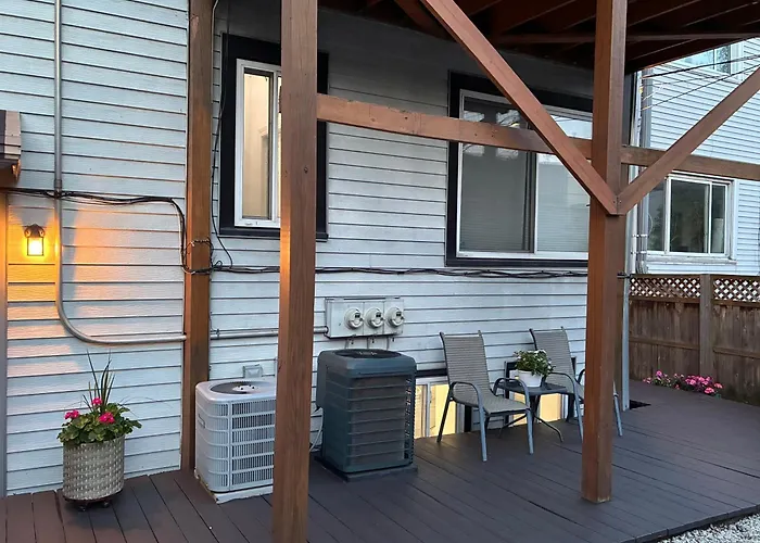 The Wrigleyville Garden 200 Steps To Wrigley-2Br Chicago