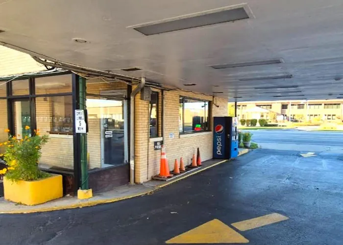 Pet friendly Motel Edgebrook Chicago North Shore By Oyo