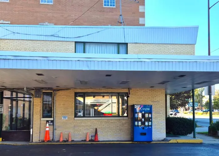 Pet friendly Motel Edgebrook Chicago North Shore By Oyo