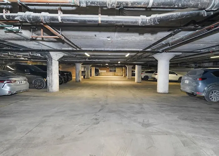 Spacious 2Br Vacation Rental With City View, Optional Parking And Gym Near Mccormick Place & Downtown Chicago Attractions