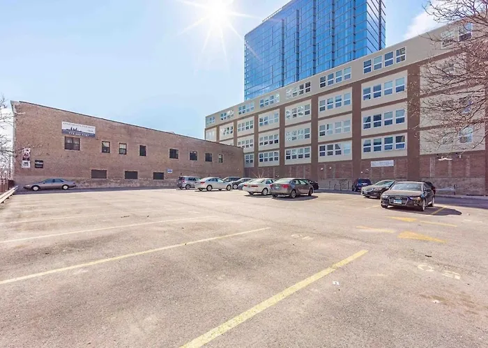 Convenient 2Br Suite In Prime Location With Gym Access & Optional Parking Near Mccormick Place And Soldier Field Chicago