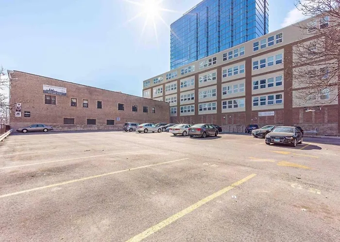 South Loop 2Br Getaway With Smart Tvs & Optional Parking Near Mccormick Place, Museum Campus & Downtown