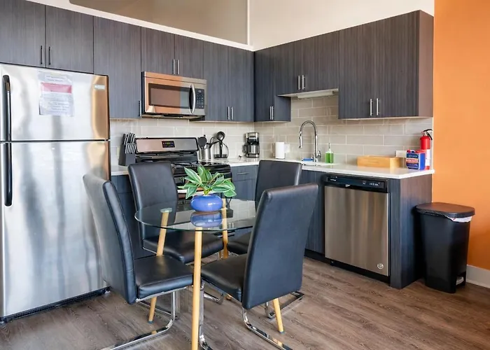 Cozy 2Br South Loop Condo With Optional Parking And Gym Near Mccormick Place, Public Transit & City Hotspots