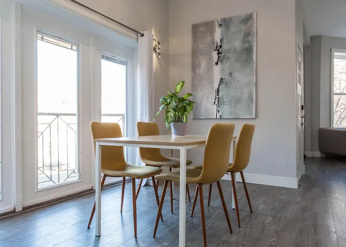 Prime Location! - 1Min Walk To Wrigley Field - Modern 2Br Apts Right Next To Wrigley Field & Transit!