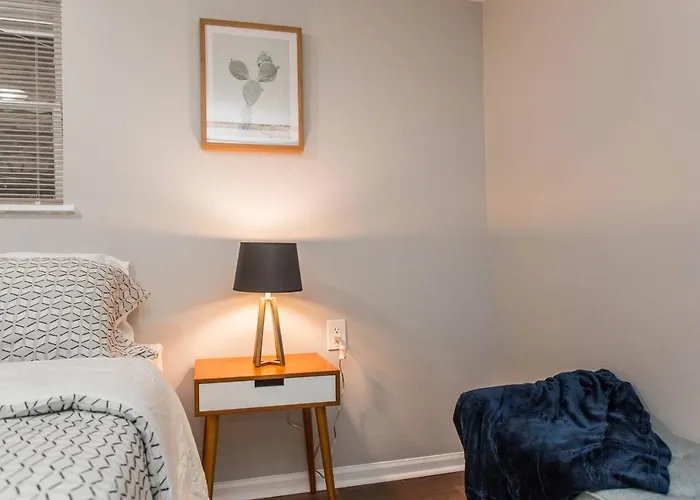 Mid Century 3 Bedroom In Logan Square