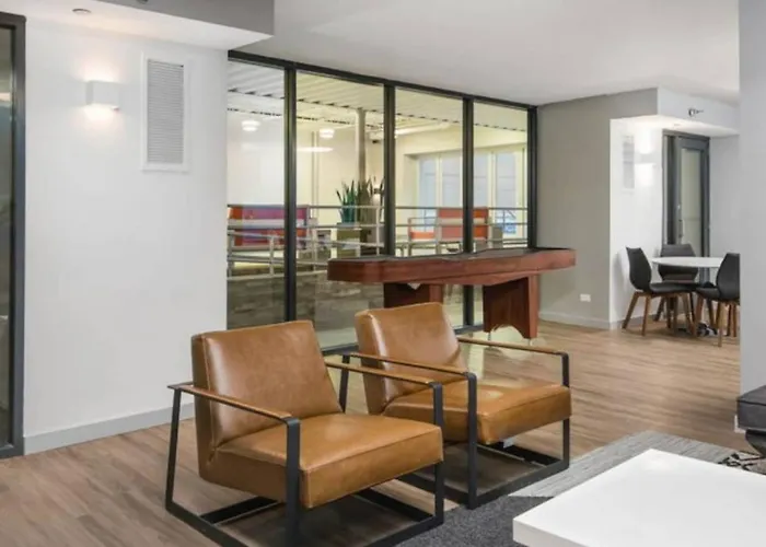 Vibrant Studio In Heart Of Downtown