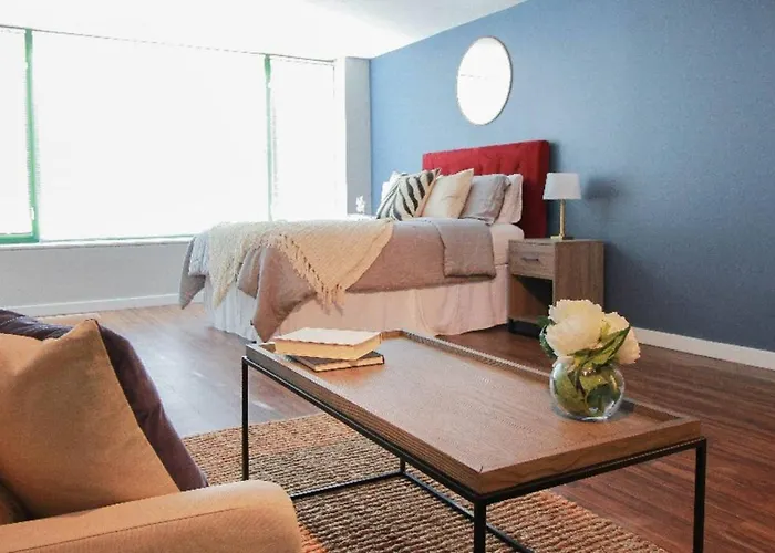 The Gulfstream-Vibrant Studio Heart Of Downtown!